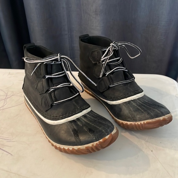 Sorel - Out N About Waterproof Ankle Boots - Picture 1 of 6